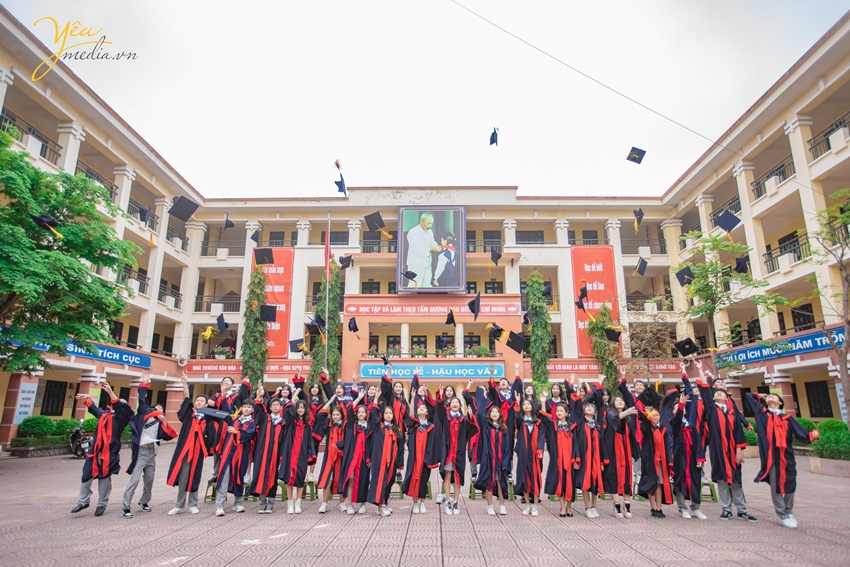 Chụp ảnh kỷ yếu cho học sinh lớp 9 trường THCS Nguyễn Phong Sắc