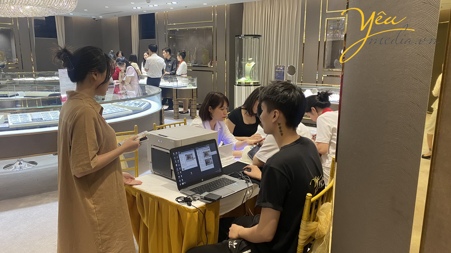 Dịch vụ thiết kế album gia đình, bé yêu và in ảnh lấy ngay