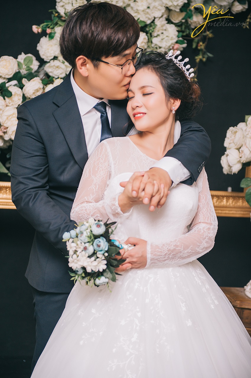 wedding studio yeumedia hanoi viet nam korea couple choose album