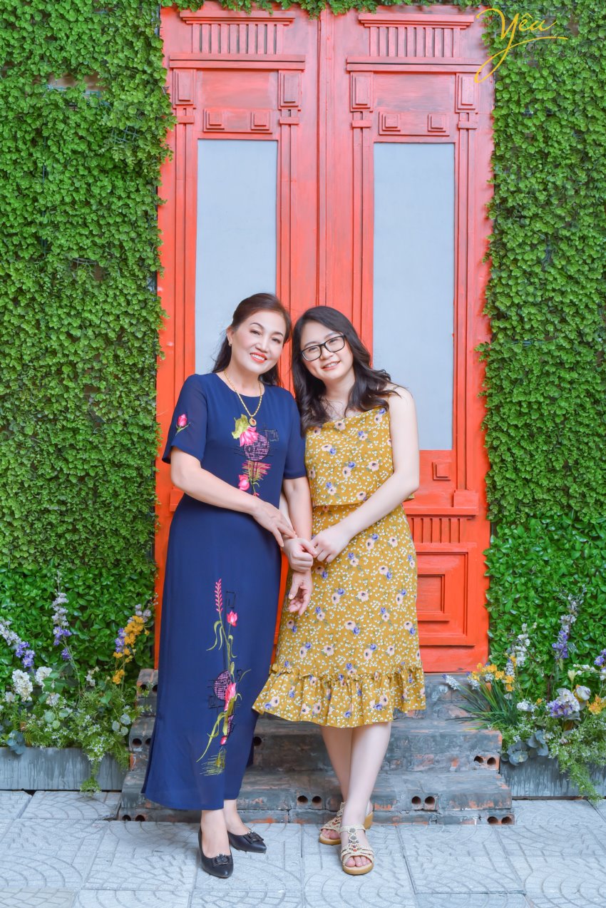 Chụp ảnh gia đình là một trong những việc làm ý nghĩa nhất đối với mỗi người. Đặc biệt khi được thực hiện vào những dịp ý nghĩa, chúng càng thêm đặc biệt. Cùng giúp những bức ảnh gia đình thêm đặc biệt nhé!