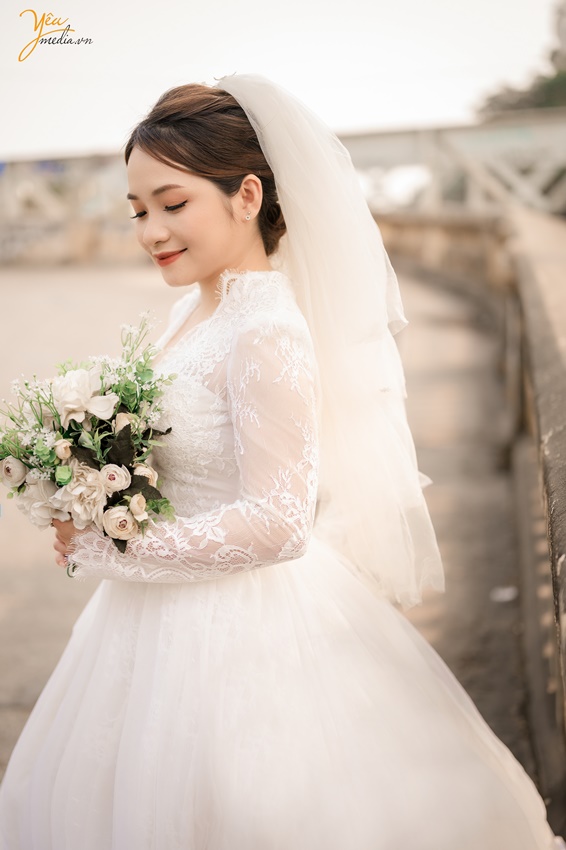 Bộ ảnh cưới mang đậm màu sắc Hà Nội của cặp đôi Hiếu - Giang