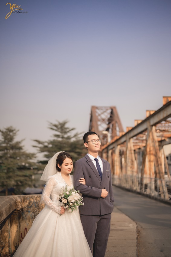 Bộ ảnh cưới mang đậm màu sắc Hà Nội của cặp đôi Hiếu - Giang
