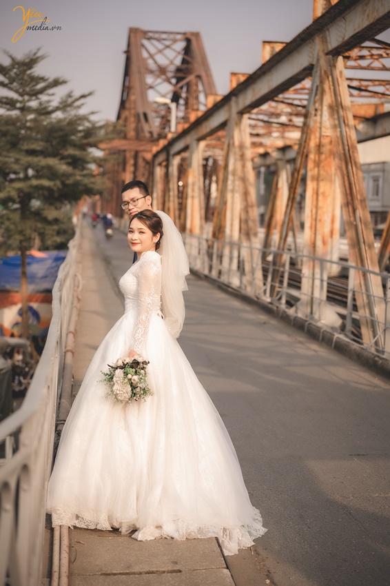 Bộ ảnh cưới mang đậm màu sắc Hà Nội của cặp đôi Hiếu - Giang