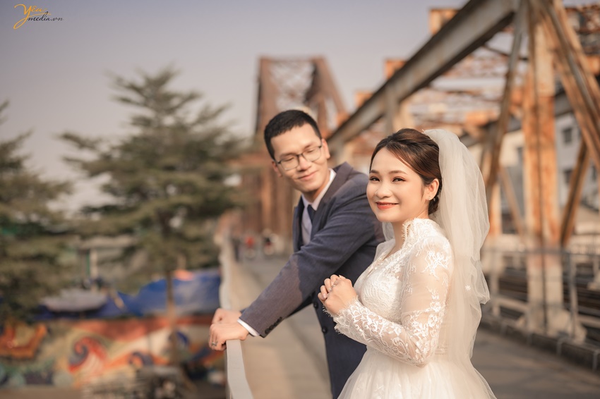 Bộ ảnh cưới mang đậm màu sắc Hà Nội của cặp đôi Hiếu - Giang