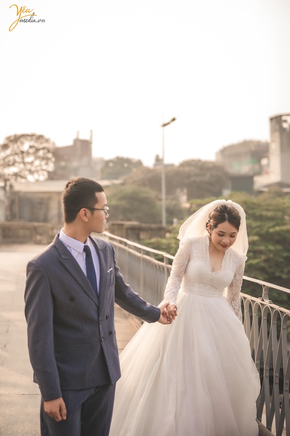 Bộ ảnh cưới mang đậm màu sắc Hà Nội của cặp đôi Hiếu - Giang