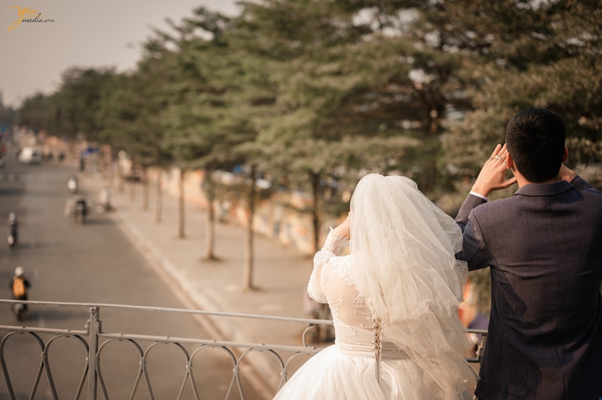 Bộ ảnh cưới mang đậm màu sắc Hà Nội của cặp đôi Hiếu - Giang