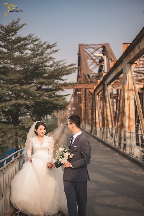 Bộ ảnh cưới mang đậm màu sắc Hà Nội của cặp đôi Hiếu - Giang