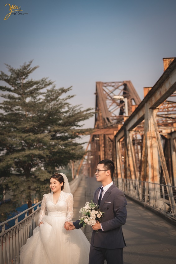 Bộ ảnh cưới mang đậm màu sắc Hà Nội của cặp đôi Hiếu - Giang