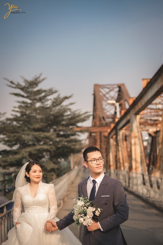 Bộ ảnh cưới mang đậm màu sắc Hà Nội của cặp đôi Hiếu - Giang