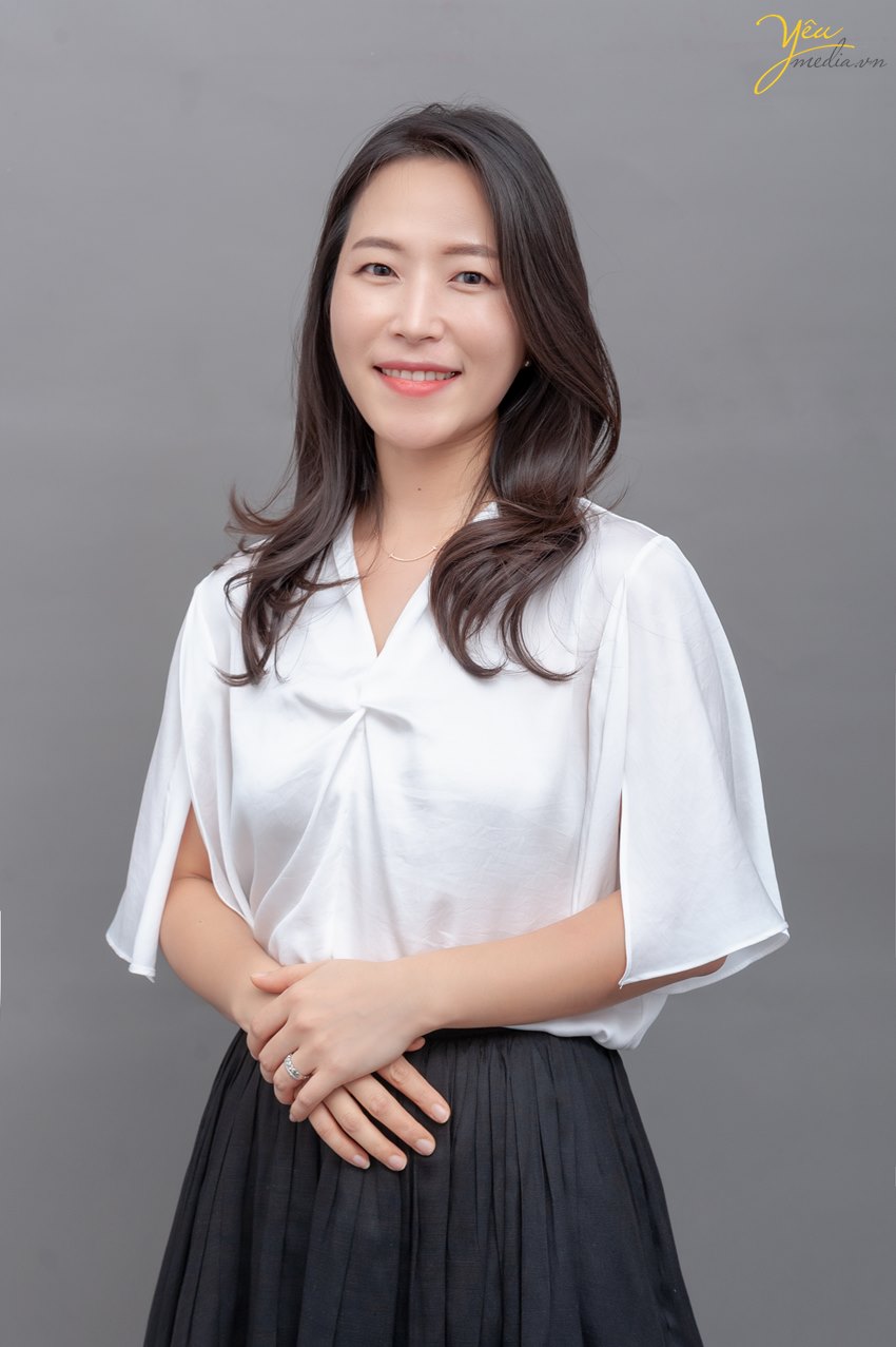 korean portrait photo background studio cv business hanoi studio vietnam ha noi korea