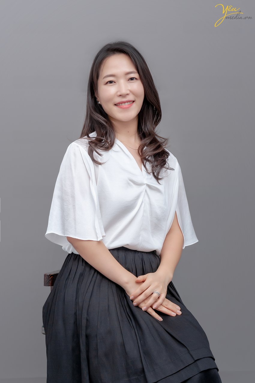 korean portrait photo background studio cv business hanoi studio vietnam ha noi korea