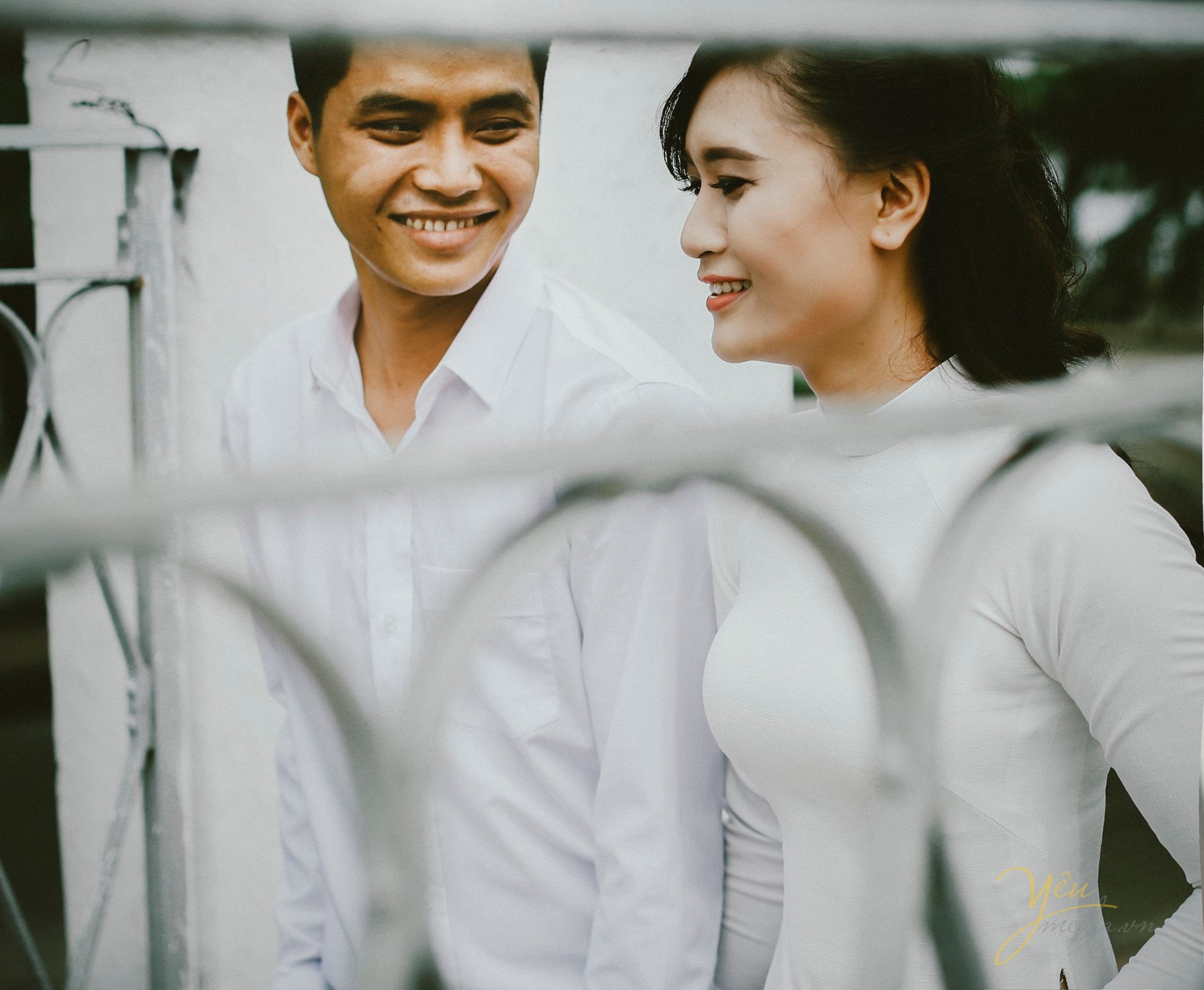 nụ cười hạnh phúc rạng ngời của cặp đôi
