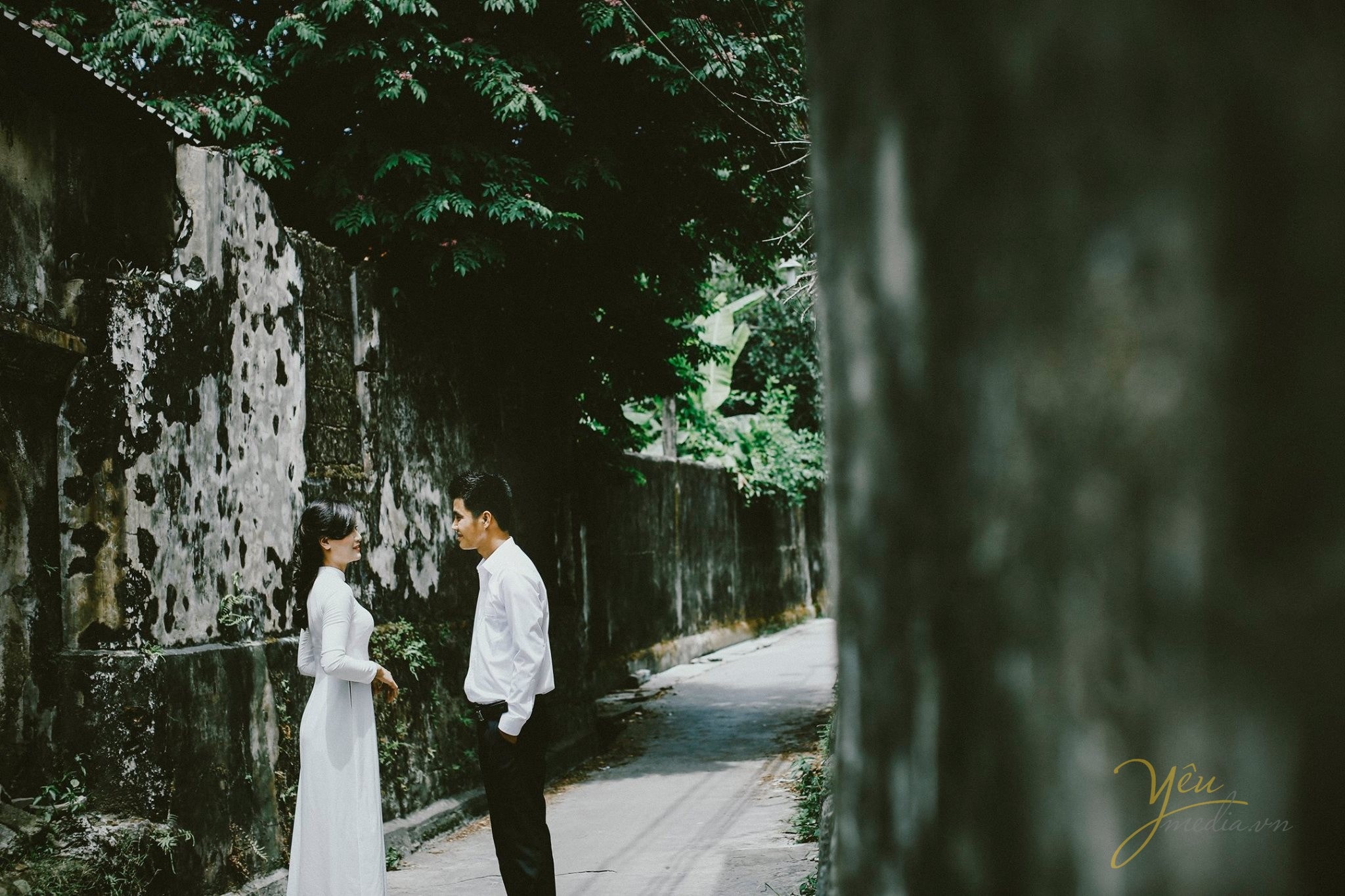 cô dâu duyên dáng trong bộ áo dài trắng tinh khôi