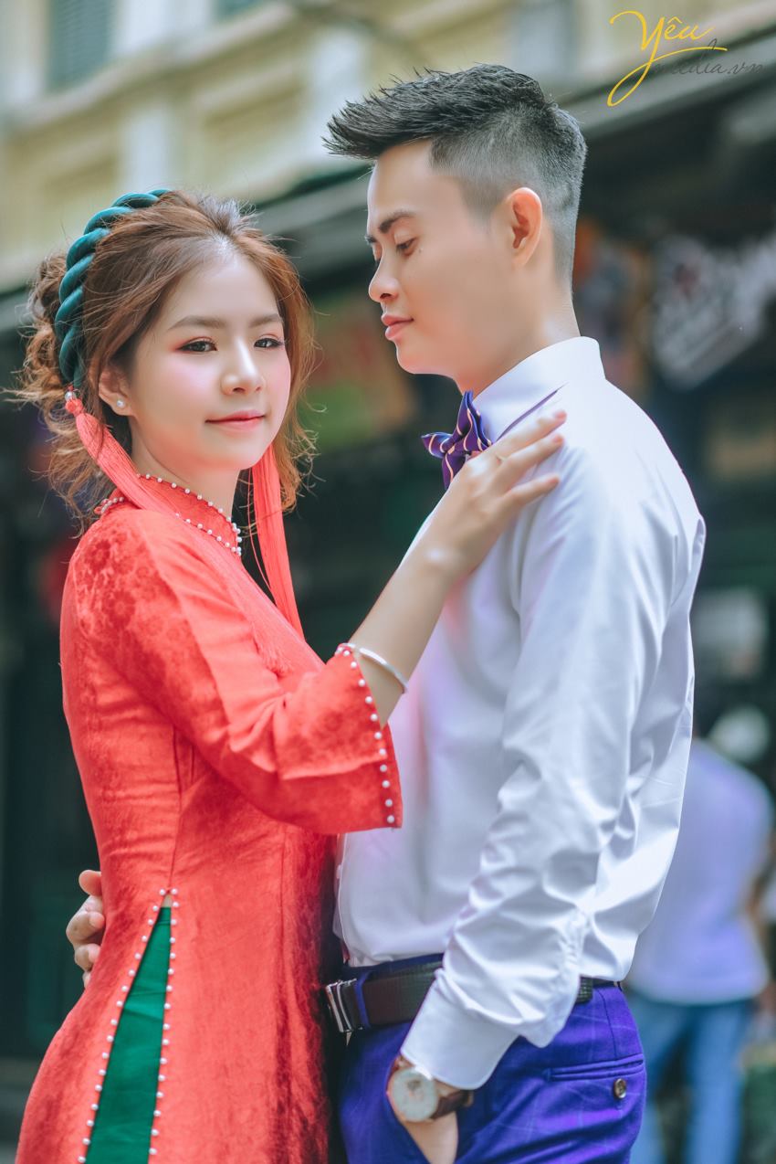 Mùa thu đẹp là thế, có nhiều địa điểm say lòng người đến thế nhưng lại khiến những cặp đôi chụp ảnh cưới băn khoăn mùa thu nên chụp ảnh cưới ở đâu đẹp. Có quá nhiều gợi ý mà Yêu Media muốn giới thiệu cho bạn biết ngay. Nhưng trong giới hạn bài viết hôm nay, chúng tôi sẽ gửi tới bạn bộ ảnh cưới mà cặp đôi khách hàng Tuấn - Sương đã lựa chọn. Ngoài ra để tìm hiểu các địa điểm chụp ảnh cưới khác của Hà Nội cũng như toàn quốc, bạn có thể ấn vào đường link này của chúng tôi để tìm hiểu chi tiết. Nếu có bất kỳ câu hỏi nào, đừng ngần ngại nhấc máy và gọi tới số hotline của Yêu Media nhé!