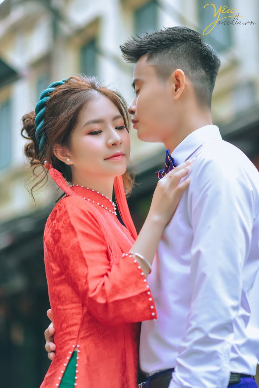 Mùa thu đẹp là thế, có nhiều địa điểm say lòng người đến thế nhưng lại khiến những cặp đôi chụp ảnh cưới băn khoăn mùa thu nên chụp ảnh cưới ở đâu đẹp. Có quá nhiều gợi ý mà Yêu Media muốn giới thiệu cho bạn biết ngay. Nhưng trong giới hạn bài viết hôm nay, chúng tôi sẽ gửi tới bạn bộ ảnh cưới mà cặp đôi khách hàng Tuấn - Sương đã lựa chọn. Ngoài ra để tìm hiểu các địa điểm chụp ảnh cưới khác của Hà Nội cũng như toàn quốc, bạn có thể ấn vào đường link này của chúng tôi để tìm hiểu chi tiết. Nếu có bất kỳ câu hỏi nào, đừng ngần ngại nhấc máy và gọi tới số hotline của Yêu Media nhé!