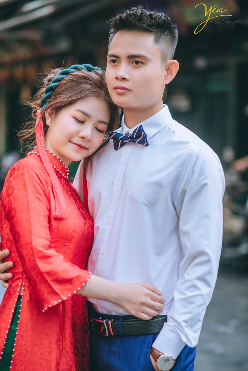 Mùa thu đẹp là thế, có nhiều địa điểm say lòng người đến thế nhưng lại khiến những cặp đôi chụp ảnh cưới băn khoăn mùa thu nên chụp ảnh cưới ở đâu đẹp. Có quá nhiều gợi ý mà Yêu Media muốn giới thiệu cho bạn biết ngay. Nhưng trong giới hạn bài viết hôm nay, chúng tôi sẽ gửi tới bạn bộ ảnh cưới mà cặp đôi khách hàng Tuấn - Sương đã lựa chọn. Ngoài ra để tìm hiểu các địa điểm chụp ảnh cưới khác của Hà Nội cũng như toàn quốc, bạn có thể ấn vào đường link này của chúng tôi để tìm hiểu chi tiết. Nếu có bất kỳ câu hỏi nào, đừng ngần ngại nhấc máy và gọi tới số hotline của Yêu Media nhé!