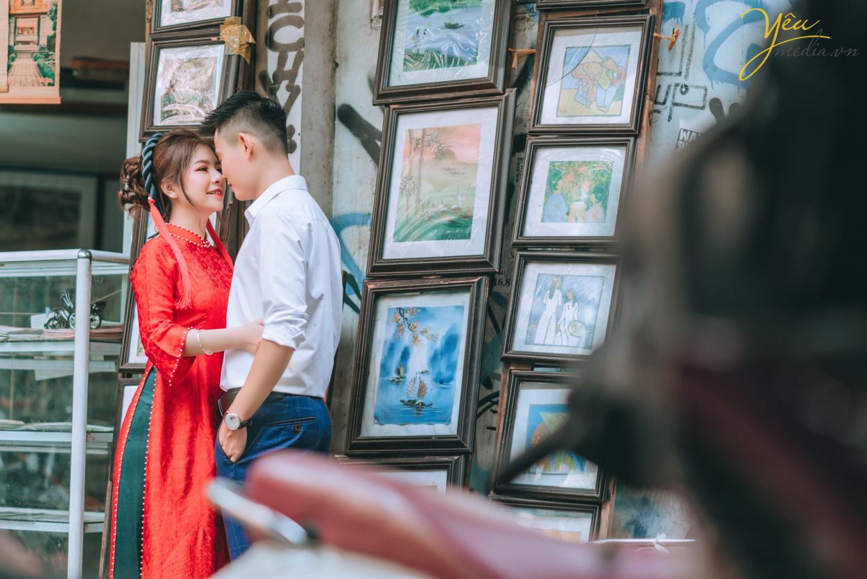 Mùa thu đẹp là thế, có nhiều địa điểm say lòng người đến thế nhưng lại khiến những cặp đôi chụp ảnh cưới băn khoăn mùa thu nên chụp ảnh cưới ở đâu đẹp. Có quá nhiều gợi ý mà Yêu Media muốn giới thiệu cho bạn biết ngay. Nhưng trong giới hạn bài viết hôm nay, chúng tôi sẽ gửi tới bạn bộ ảnh cưới mà cặp đôi khách hàng Tuấn - Sương đã lựa chọn. Ngoài ra để tìm hiểu các địa điểm chụp ảnh cưới khác của Hà Nội cũng như toàn quốc, bạn có thể ấn vào đường link này của chúng tôi để tìm hiểu chi tiết. Nếu có bất kỳ câu hỏi nào, đừng ngần ngại nhấc máy và gọi tới số hotline của Yêu Media nhé!