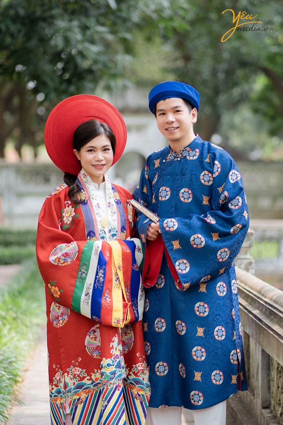 bộ ảnh chụp tại Văn Miếu Quốc Tử Giám của chú rể việt nam và cô dâu (Indonesia ), chụp với trang phục truyền thống Việt Nam