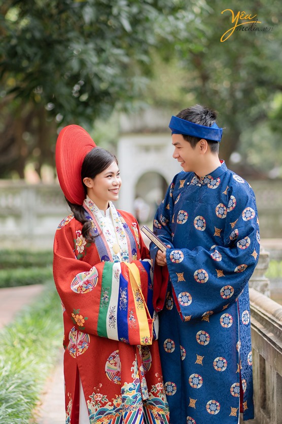 bộ ảnh chụp tại Văn Miếu Quốc Tử Giám của chú rể việt nam và cô dâu (Indonesia ), chụp với trang phục truyền thống Việt Nam
