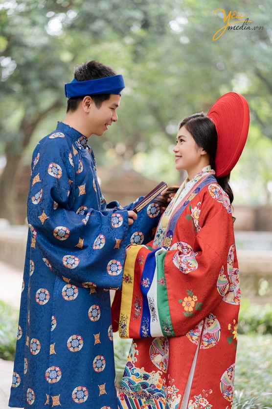 bộ ảnh chụp tại Văn Miếu Quốc Tử Giám của chú rể việt nam và cô dâu (Indonesia ), chụp với trang phục truyền thống Việt Nam