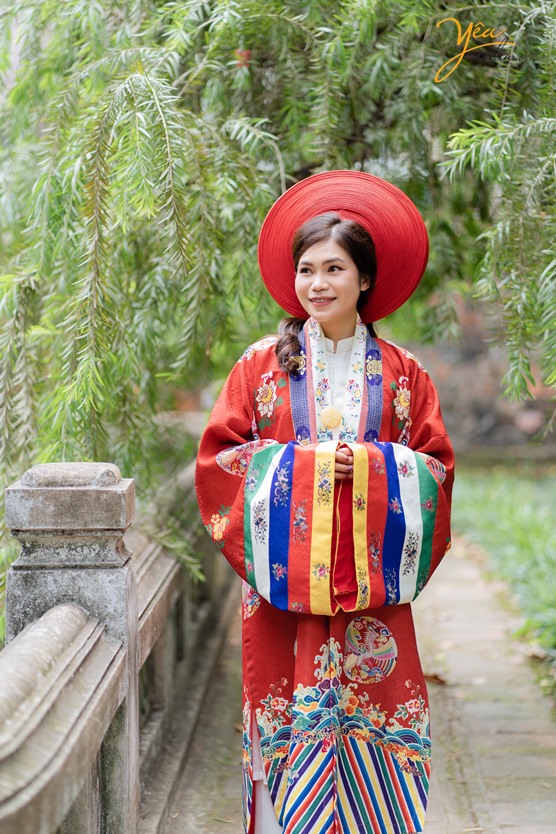 bộ ảnh chụp tại Văn Miếu Quốc Tử Giám của chú rể việt nam và cô dâu (Indonesia ), chụp với trang phục truyền thống Việt Nam