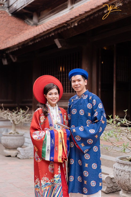 bộ ảnh chụp tại Văn Miếu Quốc Tử Giám của chú rể việt nam và cô dâu (Indonesia ), chụp với trang phục truyền thống Việt Nam