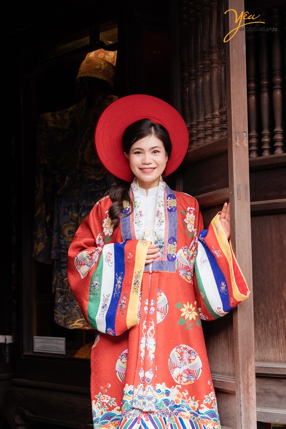 bộ ảnh chụp tại Văn Miếu Quốc Tử Giám của chú rể việt nam và cô dâu (Indonesia ), chụp với trang phục truyền thống Việt Nam