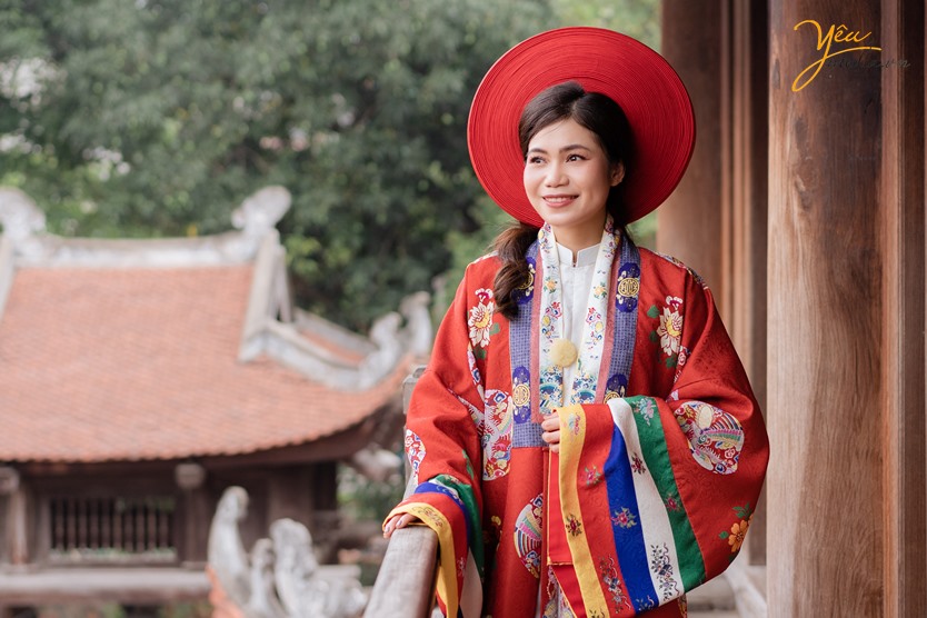 bộ ảnh chụp tại Văn Miếu Quốc Tử Giám của chú rể việt nam và cô dâu (Indonesia ), chụp với trang phục truyền thống Việt Nam