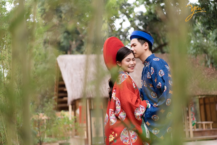 bộ ảnh chụp tại Văn Miếu Quốc Tử Giám của chú rể việt nam và cô dâu (Indonesia ), chụp với trang phục truyền thống Việt Nam