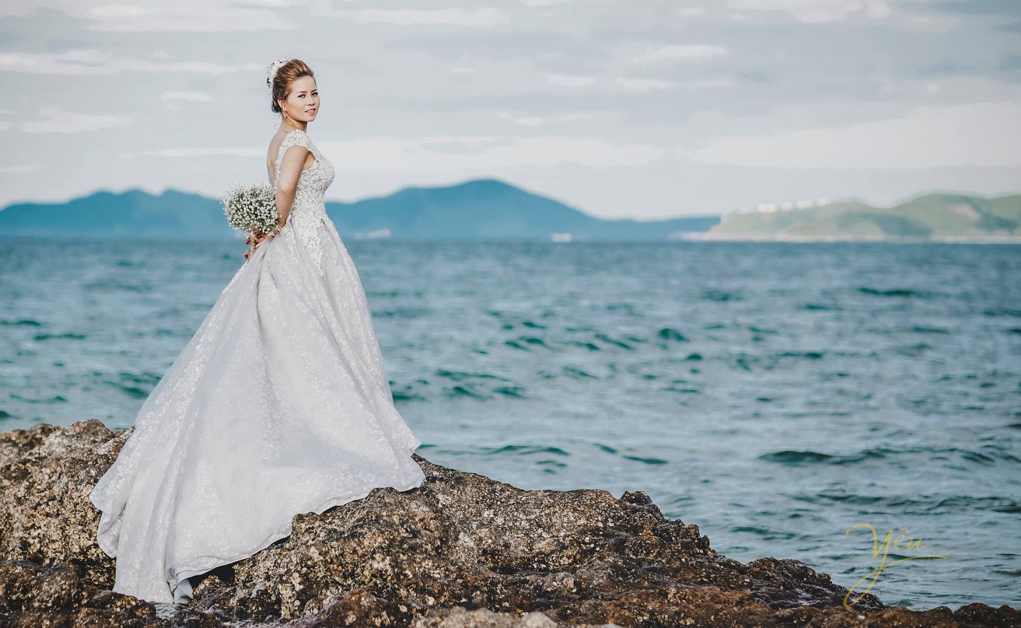 cô dâu tạo dáng