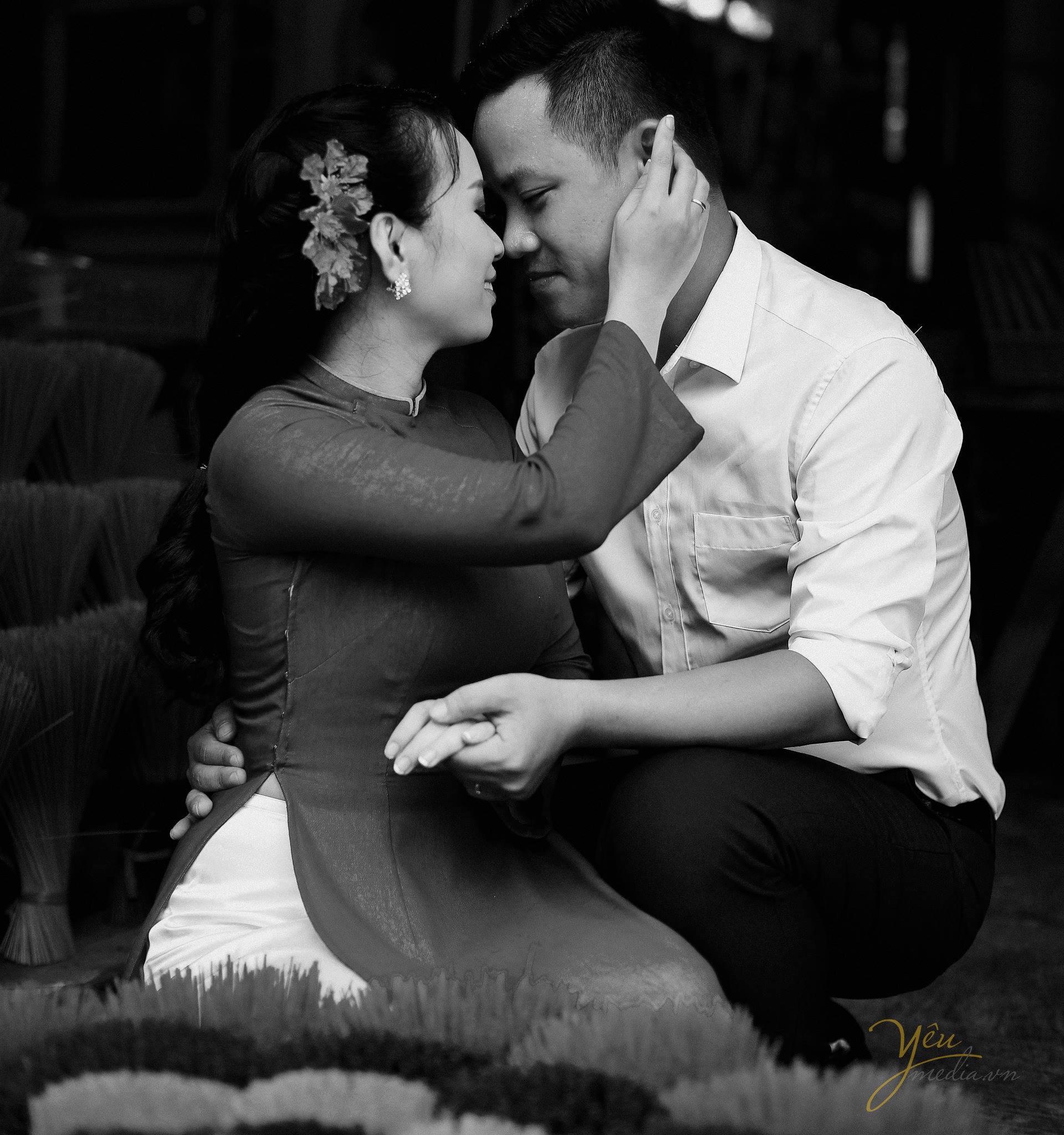 ánh mắt, nụ cười hạnh phúc của cặp đôi