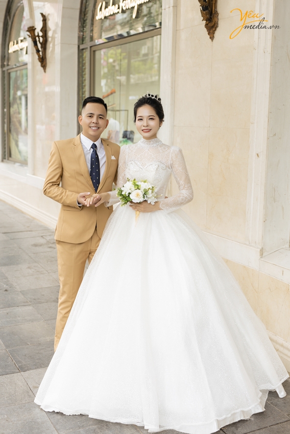 Bộ ảnh cưới mùa thu nội thành Hà Nội đẹp đến nao lòng.