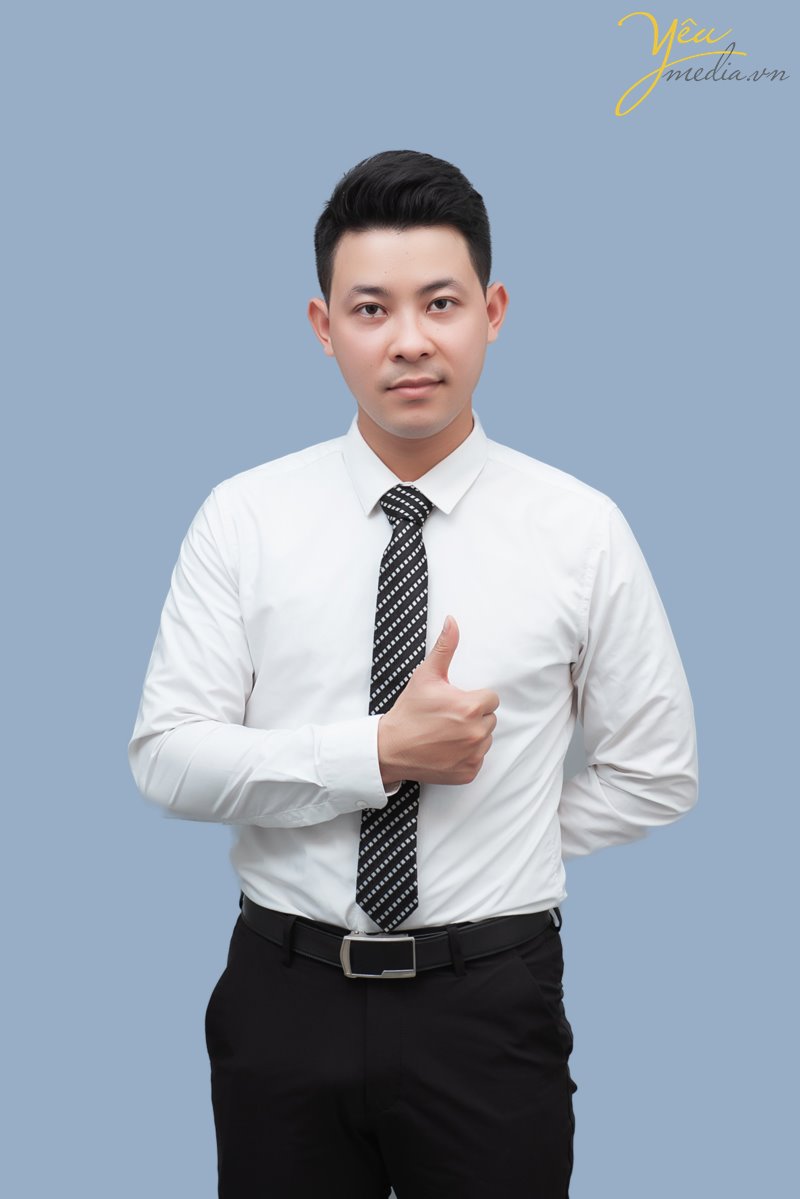 Nắm bắt nhu cầu chụp ảnh để làm thương hiệu của nhiều doanh nhân, Ảnh viện Yêu Media đã và đang dẫn đầu trong xu hướng chụp ảnh chân dung doanh nhân. Một trong những mục tiêu quan trọng nhất của một doanh nhân có lẽ là xây dựng thương hiệu và thương hiệu không chỉ gắn với sản phẩm. Trong thế giới phẳng, thương hiệu còn được xây dựng từ chính hình ảnh cá nhân.