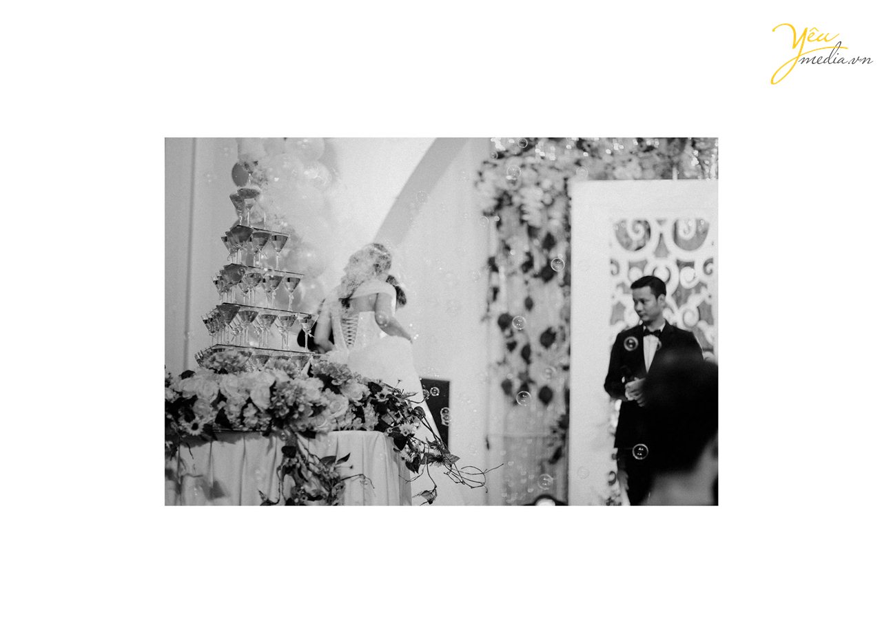 chụp ảnh phóng sự cưới black and white