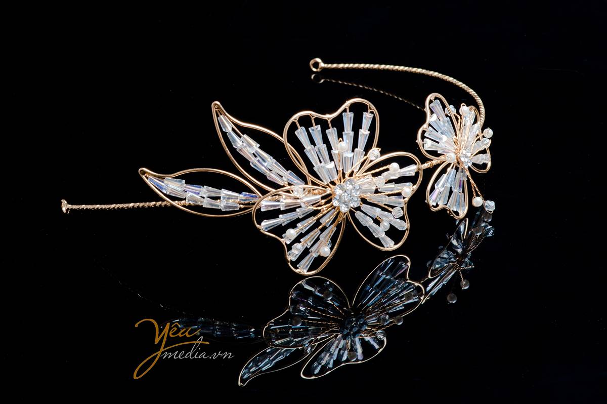hoa cài tóc cô dâu bằng kim loại
