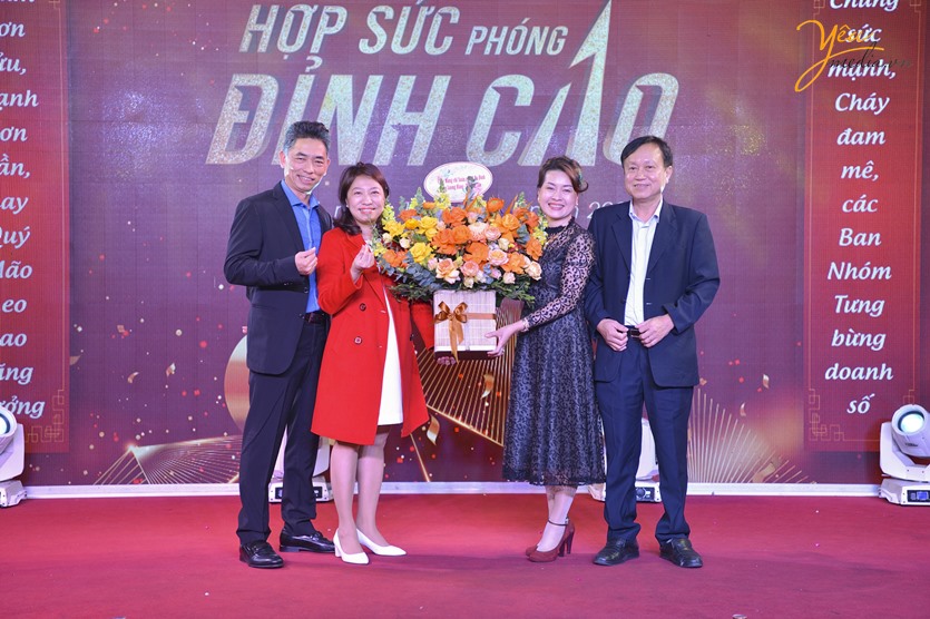 ảnh chụp sự kiện lễ tổng kết kinh doanh 2022 & phát động kinh doanh 2023 của công ty