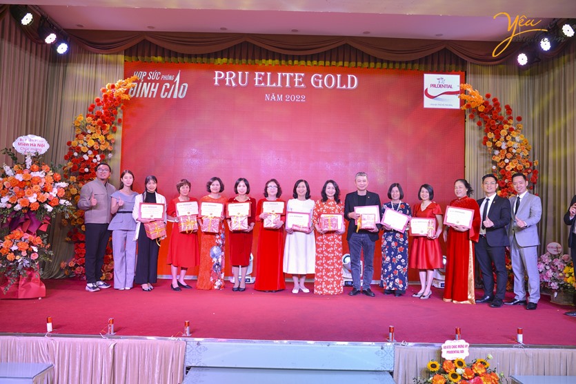 ảnh chụp sự kiện lễ tổng kết kinh doanh 2022 & phát động kinh doanh 2023 của công ty