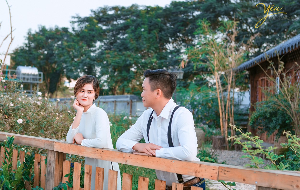 chụp ảnh cưới với áo dài ở ngoại cảnh thì nên chọn phim trường nào