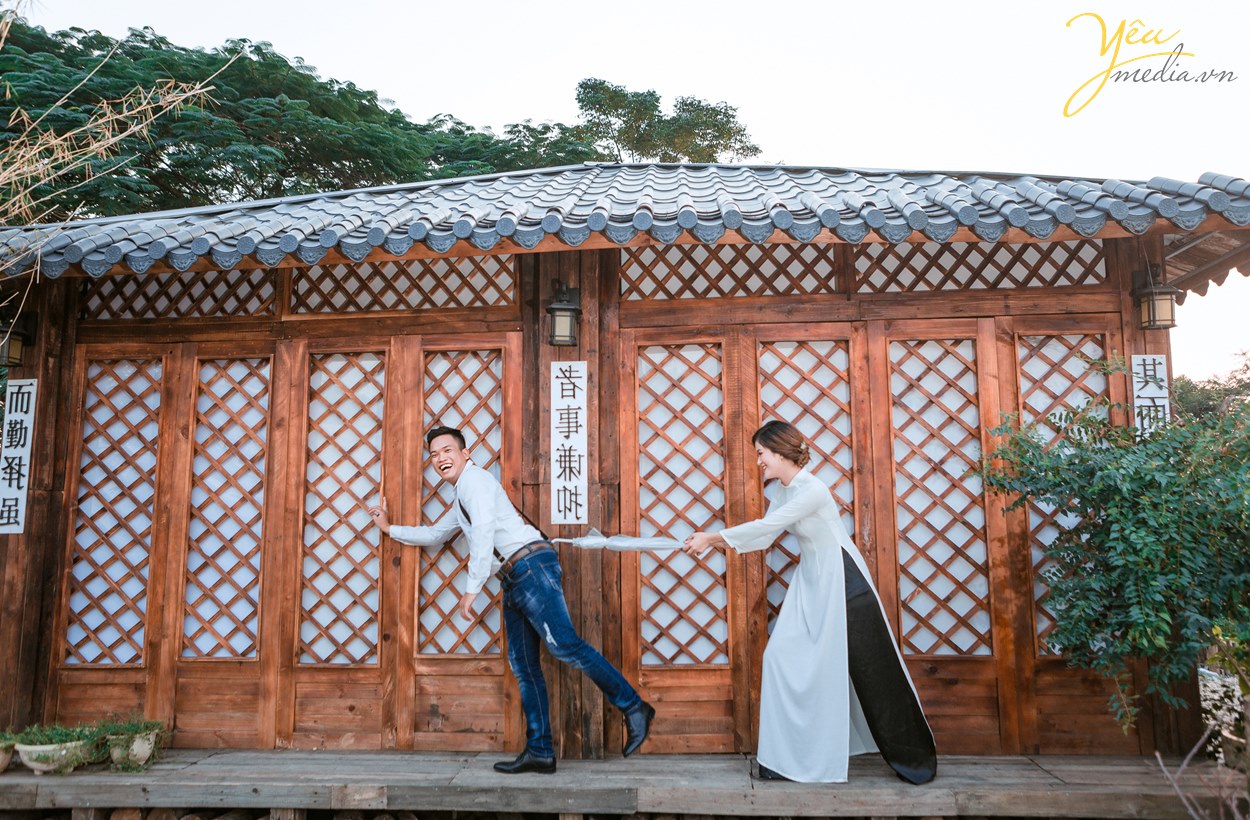 chụp ảnh cưới phong cách funny đến studio nào