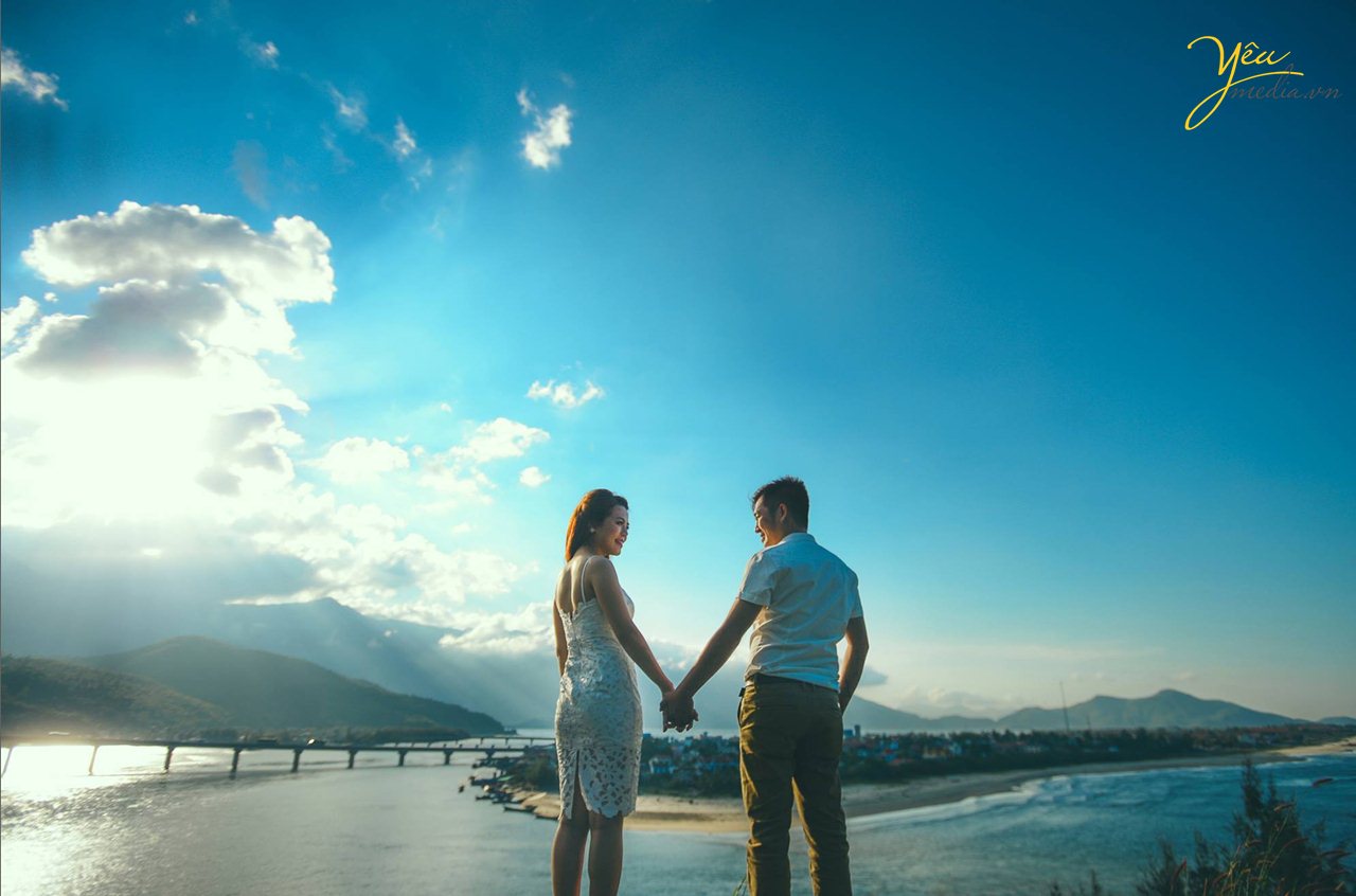 chụp ảnh cưới ở đường đeo và hồ nước
