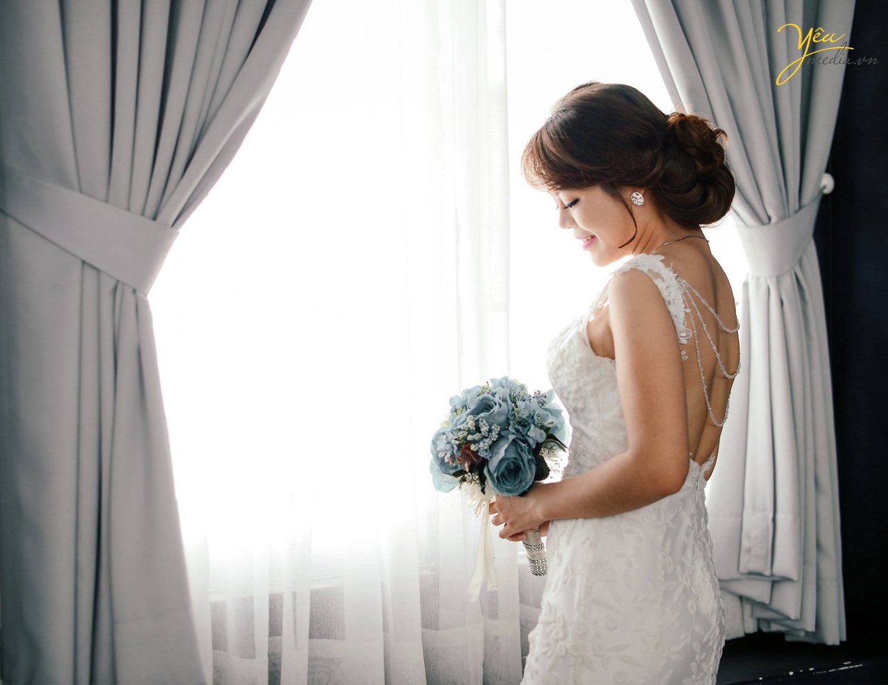 chụp ảnh cưới ở đường đeo và hồ nước