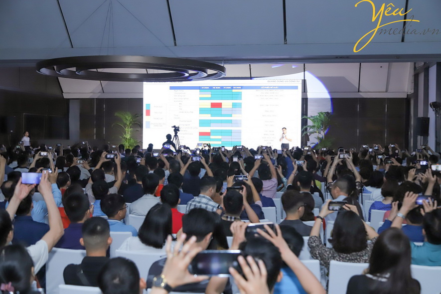 Bộ ảnh sự kiện 'Talkshow chiến lược đầu tư tăng trưởng' tại trung tâm hội nghị quốc gia