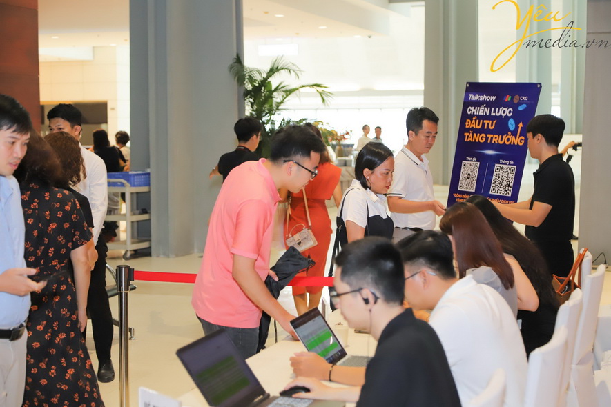 Bộ ảnh sự kiện 'Talkshow chiến lược đầu tư tăng trưởng' tại trung tâm hội nghị quốc gia