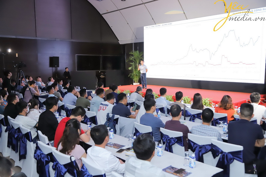 Bộ ảnh sự kiện 'Talkshow chiến lược đầu tư tăng trưởng' tại trung tâm hội nghị quốc gia