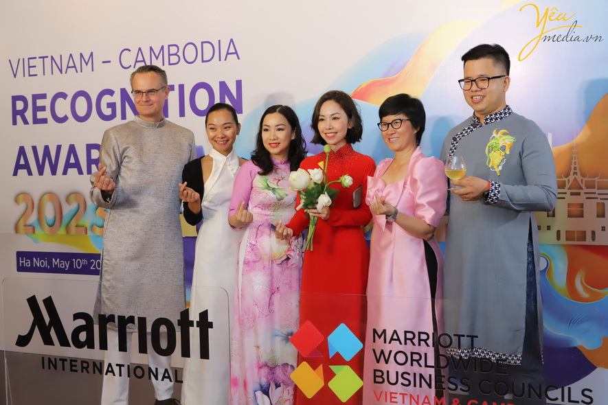 Chụp ảnh sự kiện Marriott Intermational và in ảnh lấy ngay