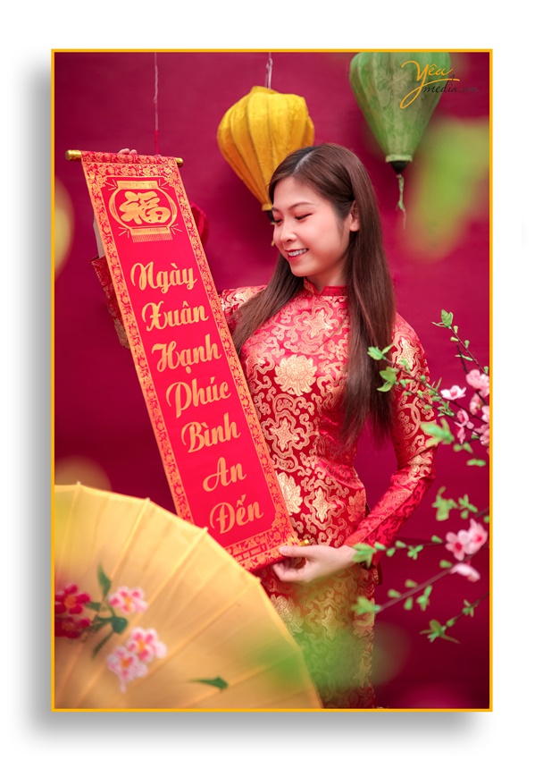 Bộ ảnh chụp Tết 2022 với cổ phục và áo dài trong studio