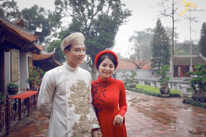ảnh cưới cô dâu áo dài đỏ truyền thống