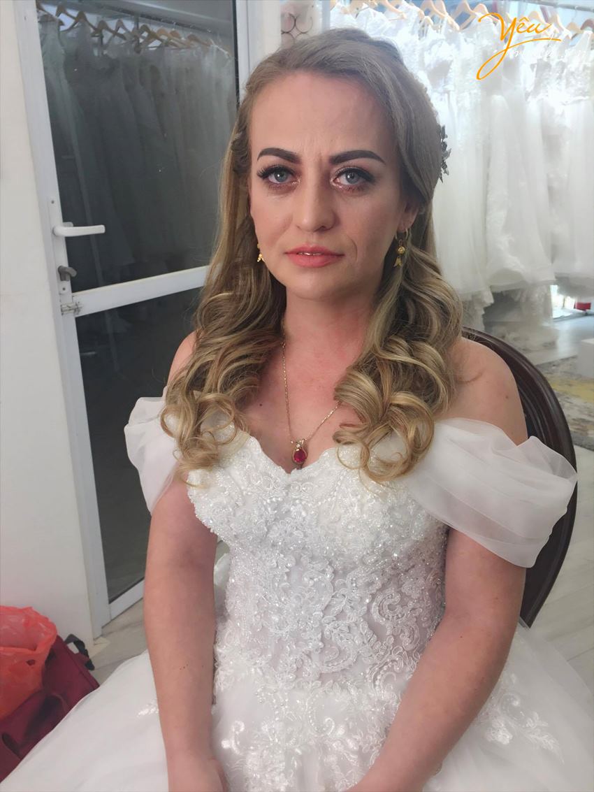 trang điểm cô dâu người Đức