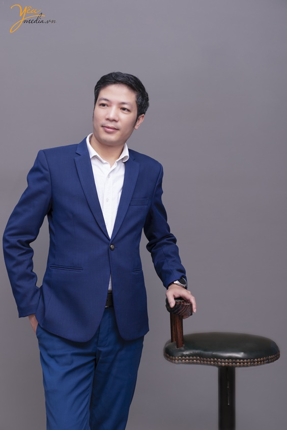 Ảnh chụp chân dung nghề nghiệp ngân hàng của anh Triệu Minh