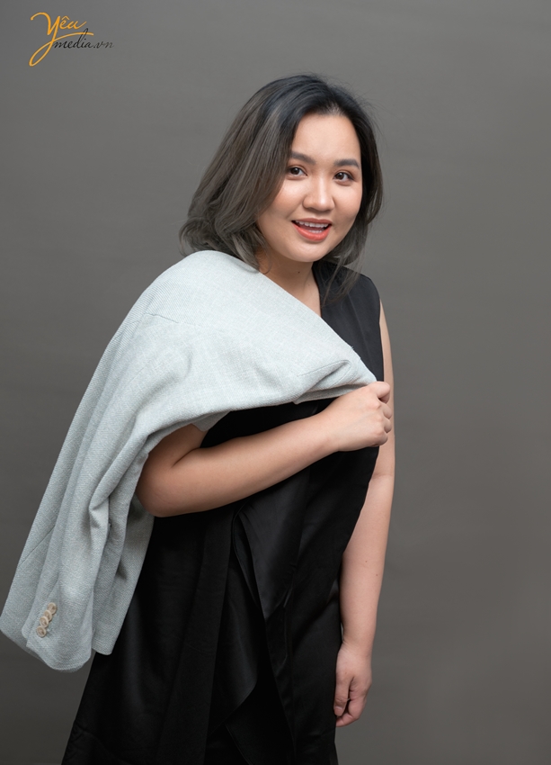 Bộ ảnh chụp chân dung nghề nghiệp trong studio của bạn Tú Anh